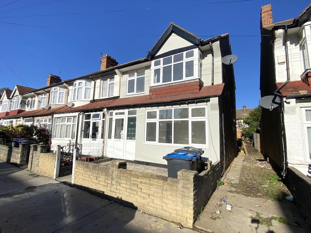 Warlingham Road, Thornton Heath, CR7 7DF 3 bed end of terrace house £