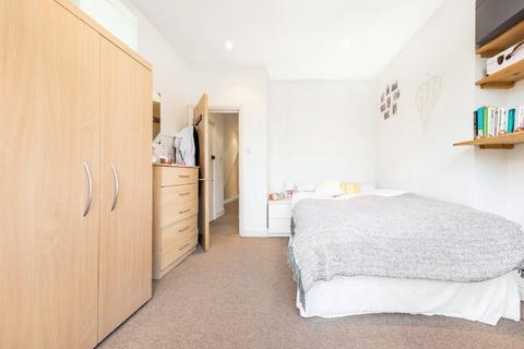 3 bedroom flat to rent, Appach Road, SW2