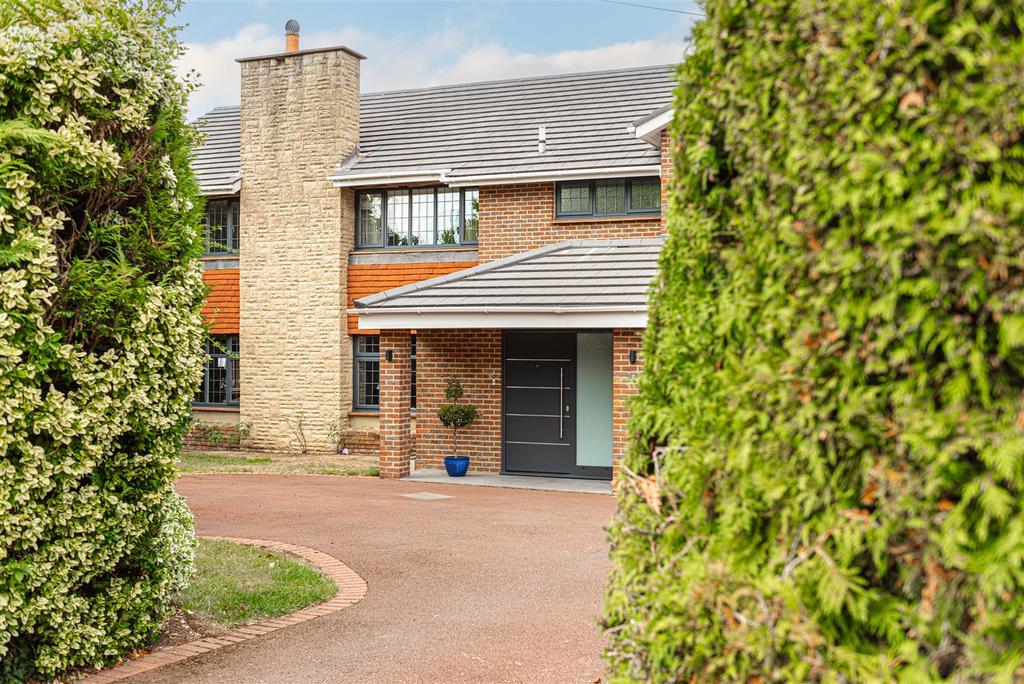 Brightlands Road, Reigate 5 bed detached house £2,000,000