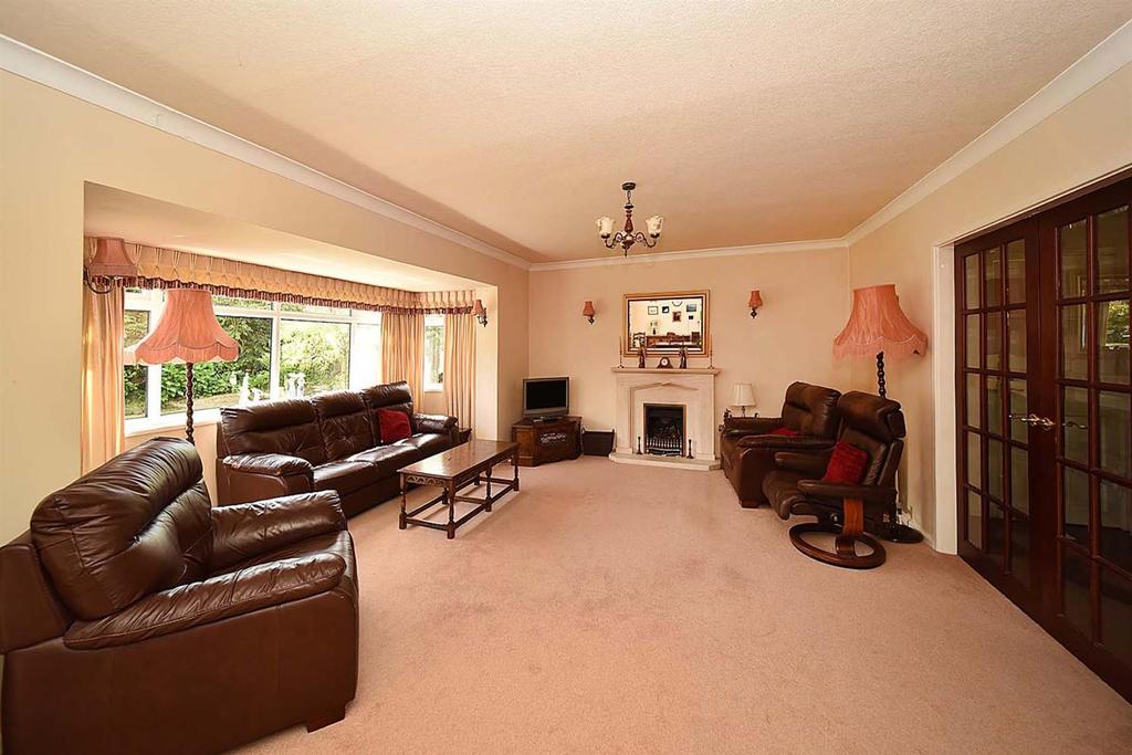 Windermere Drive, Alderley Edge 4 bed detached house £2,500 pcm (£577 pw)
