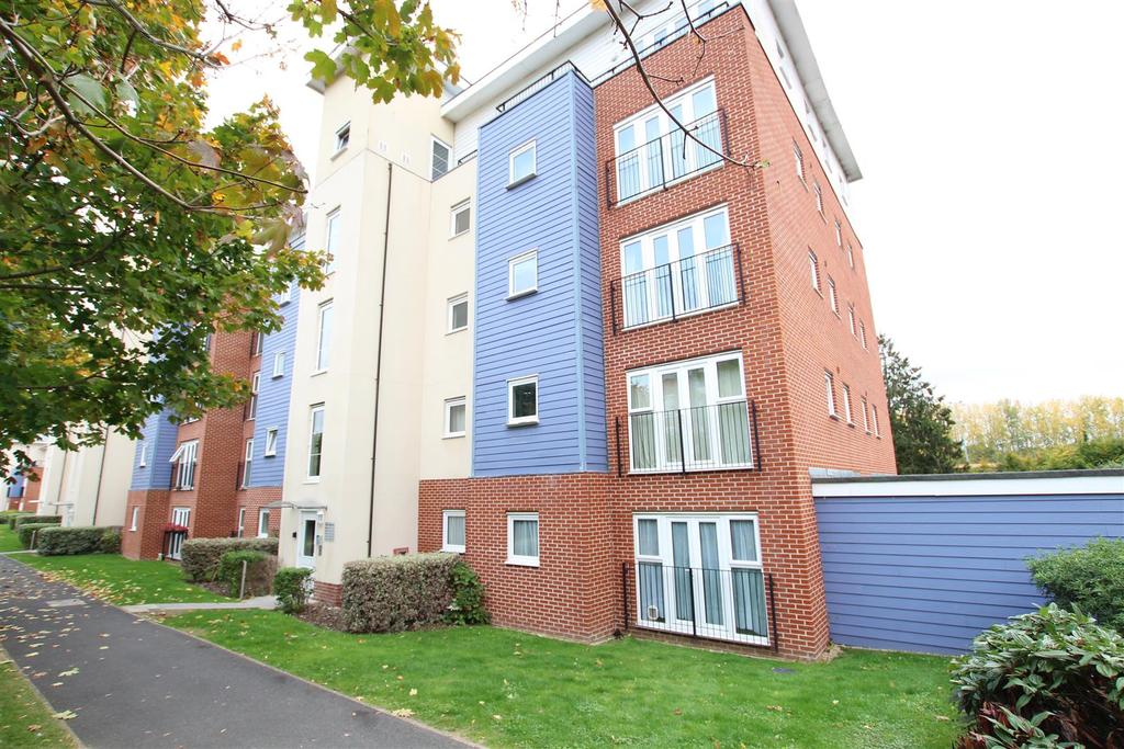 Alexander Square, Eastleigh 2 bed flat - £900 pcm (£208 pw)