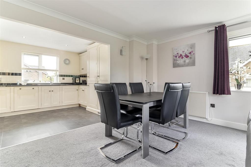 Moor Road, Bramhope, Leeds 2 bed apartment for sale £285,000