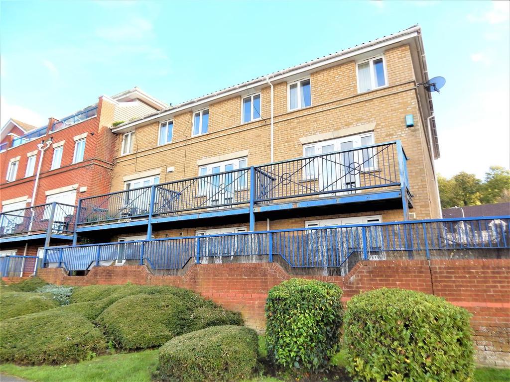 Applecross Close, Rochester 3 bed townhouse £375,000