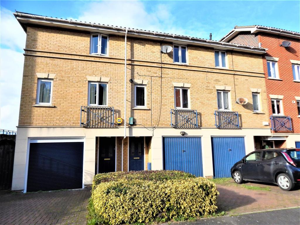 Applecross Close, Rochester 3 bed townhouse £375,000