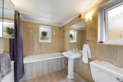 11 King Arthurs Drive, Strood, Rochester, ME2 3LZ