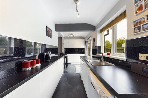 11 King Arthurs Drive, Strood, Rochester, ME2 3LZ