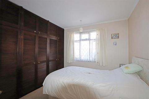 2 bedroom semi-detached bungalow for sale - Stuart Road, Southend-On-Sea