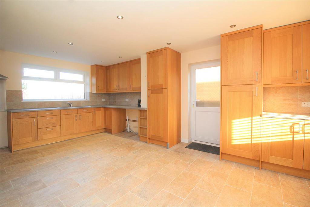 Elmore Road, Peterborough 3 bed detached house £350,000
