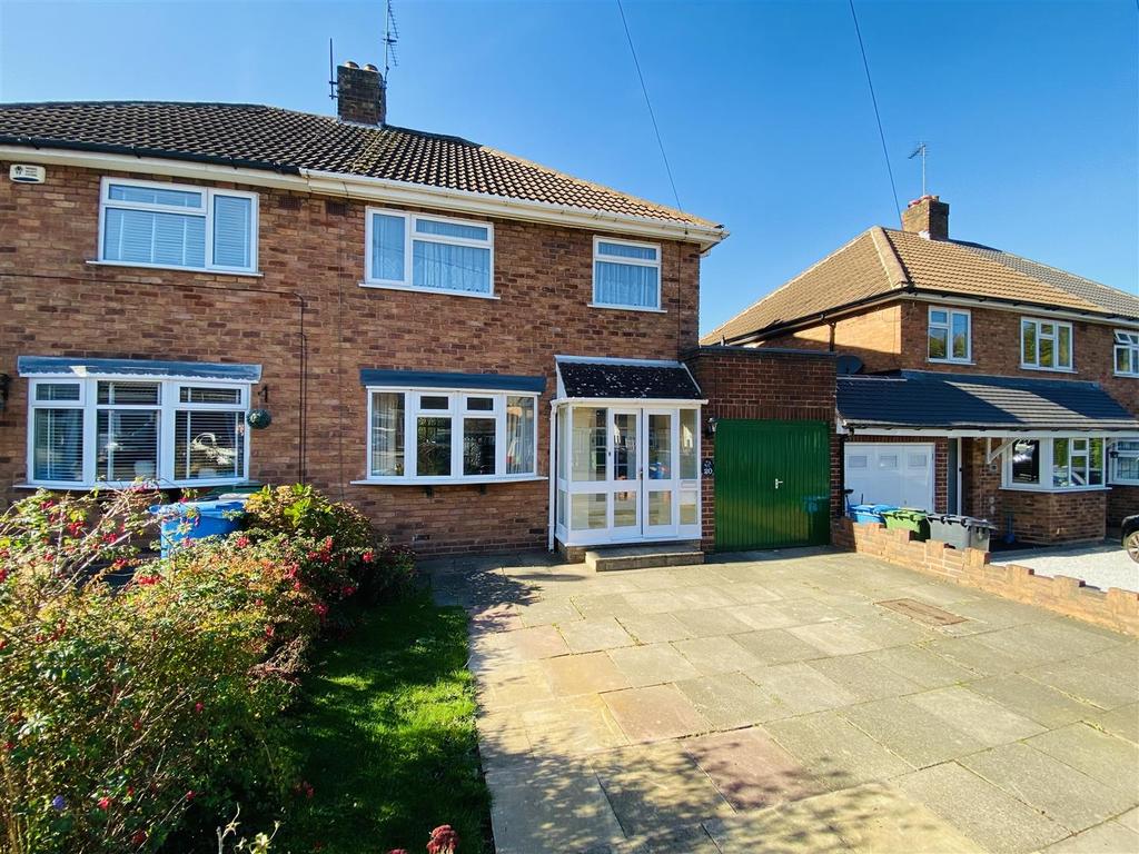 20 Ladywell Close, Wombourne 3 bed semidetached house £1,100 pcm (£