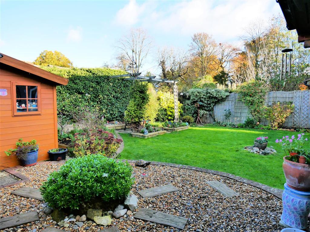 Wenhill Heights, Calne 3 bed detached house £350,000