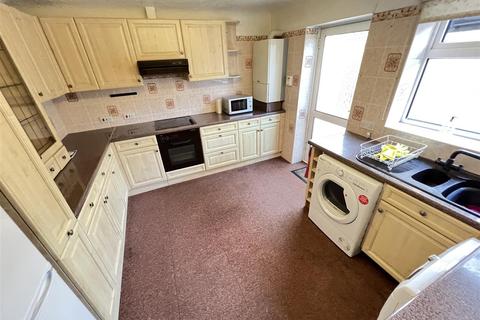2 bedroom detached bungalow for sale - Rhodesway, Heswall, Wirral