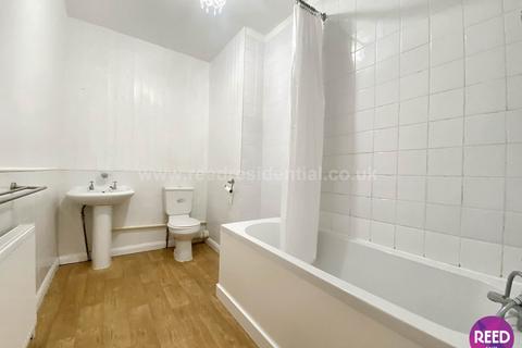 2 bedroom maisonette to rent, Fairfax Drive, Westcliff On Sea
