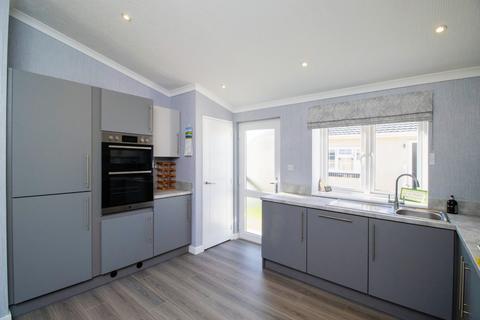 2 bedroom park home for sale - Sandy Bay, Canvey Island, Essex, SS8