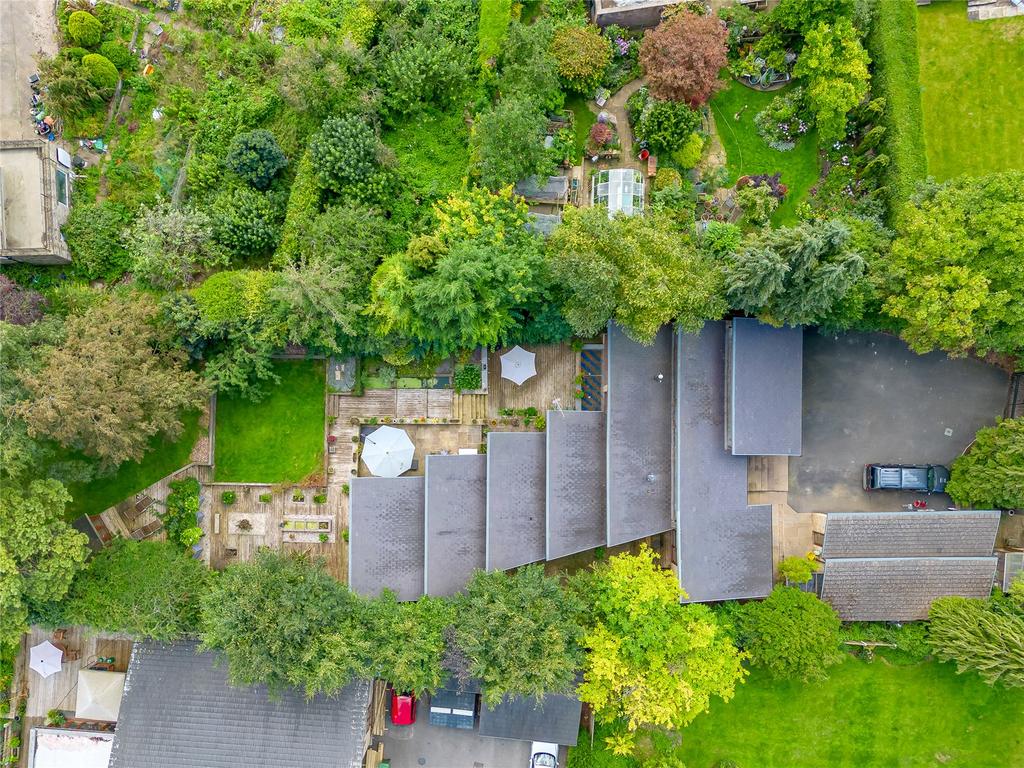 Leeds Road, Collingham, LS22 4 bed detached house £1,195,000