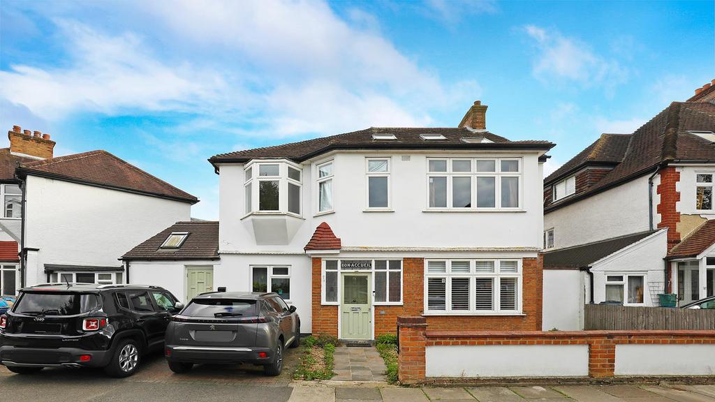 Christopher Avenue, Hanwell, W7 5 bed house to rent £3,500 pcm (£808 pw)