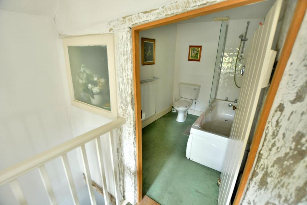Landing to bathroom