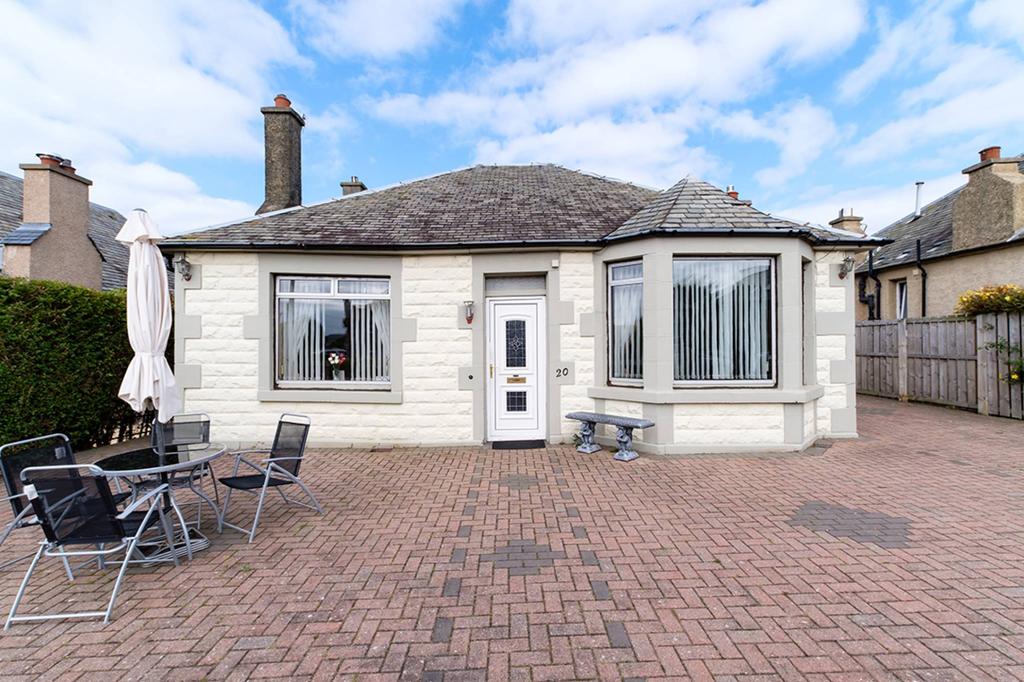 20 Nantwich Drive, Craigentinny, Edinburgh, EH7 6QS 4 bed bungalow for