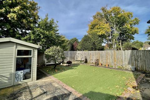 27 Dene Close, Ringwood, BH24 1TB