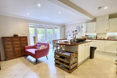 27 Dene Close, Ringwood, BH24 1TB