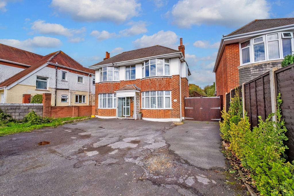 Wallisdown Road, Bournemouth BH11 3 bed detached house for sale £460,000