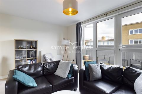 2 bedroom flat to rent, Limerick Close, Clapham, SW12