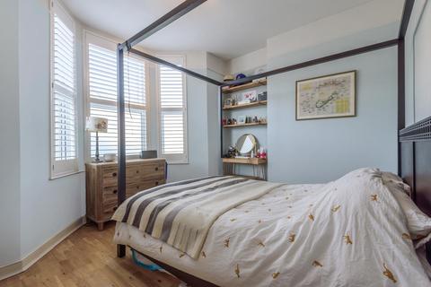 121a Alexandra Road, London, SW19 7JY