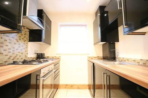 2 bedroom apartment to rent, Glenthorne Road, Walthamstow, E17