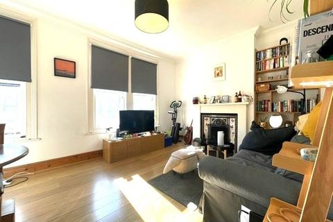 2 bedroom apartment to rent, Glenthorne Road, Walthamstow, E17