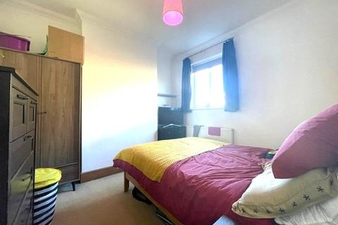 2 bedroom apartment to rent, Glenthorne Road, Walthamstow, E17