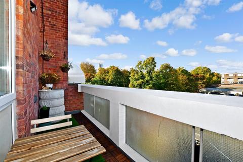 22 Clendon Way, London, SE18 7DR