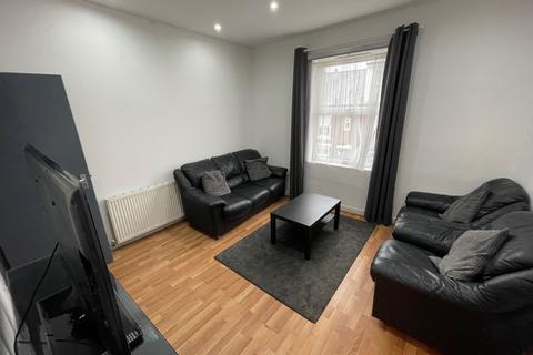 4 bedroom terraced house to rent - Burley Lodge Road,  Leeds, LS6