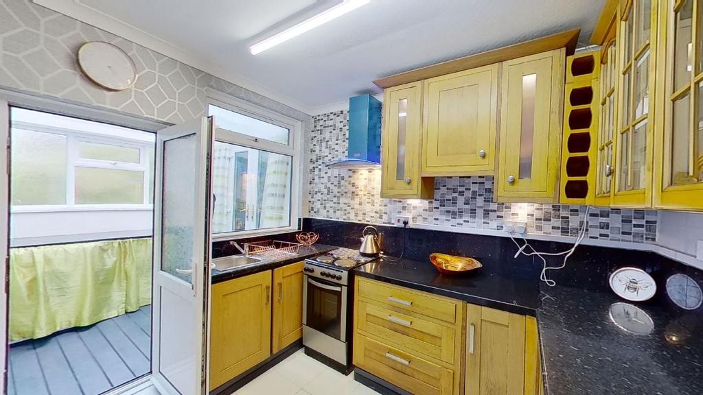 6 Wyndham Street, Ogmore Vale... 2 bed terraced house £41,000