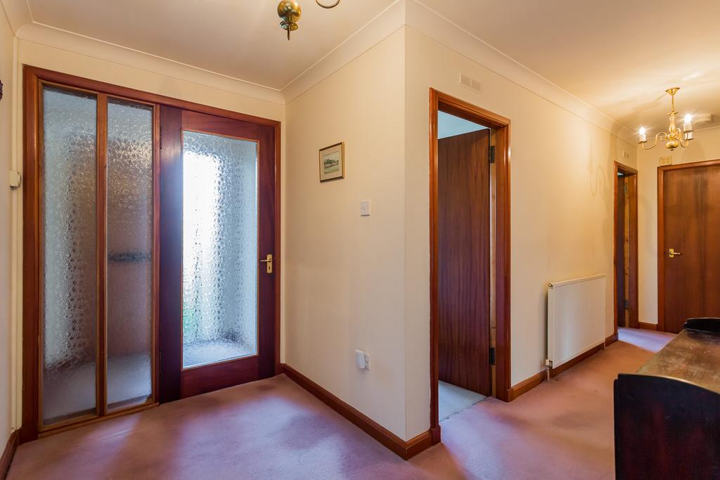 10 Barclay Avenue, Elderslie, PA5 9DX 3 bed detached bungalow £245,000