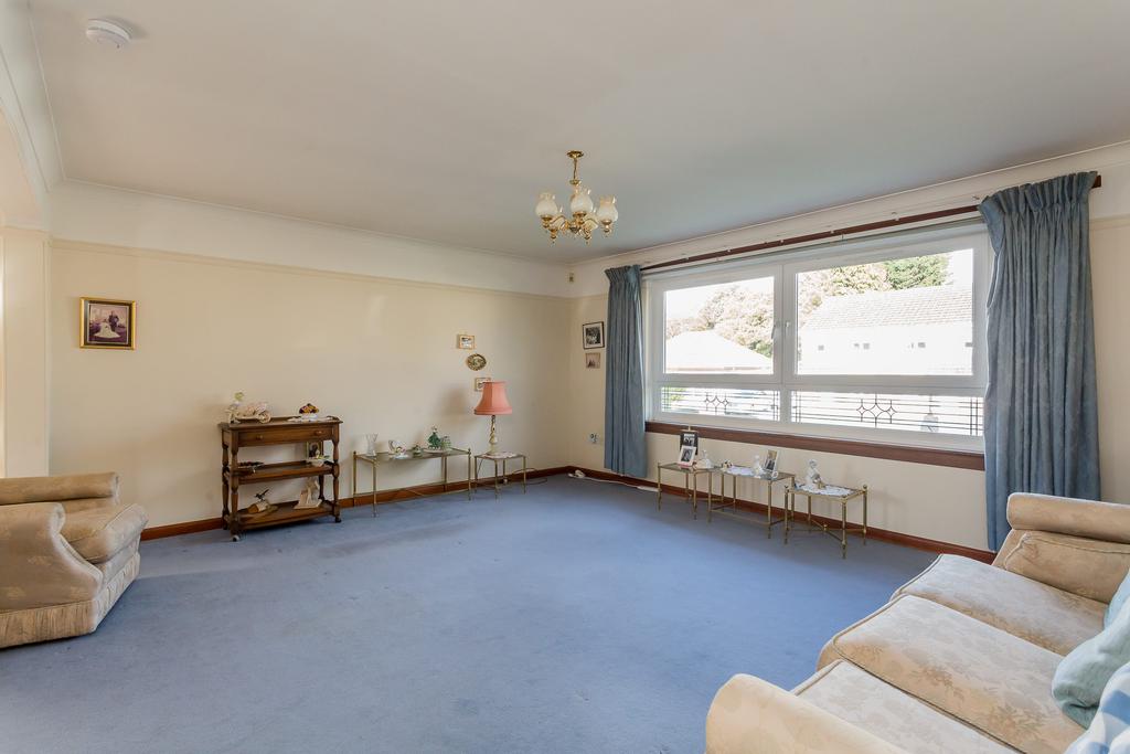 10 Barclay Avenue, Elderslie, PA5 9DX 3 bed detached bungalow £245,000