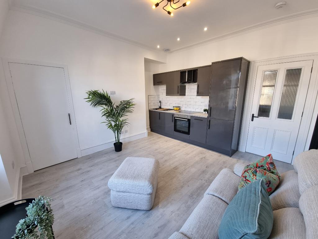Pitstruan Place, West End, Aberdeen... 1 bed flat £625 pcm (£144 pw)