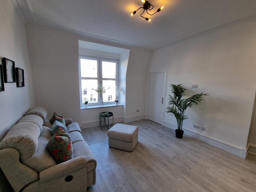 Pitstruan Place, West End, Aberdeen... 1 bed flat £625 pcm (£144 pw)