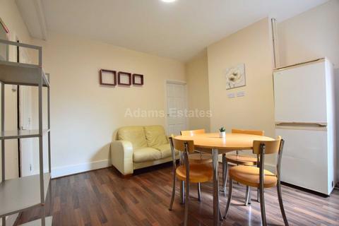 4 bedroom terraced house to rent, Southampton Street, Reading