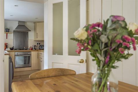 33 Lion Lane, Haslemere, GU27 1JF