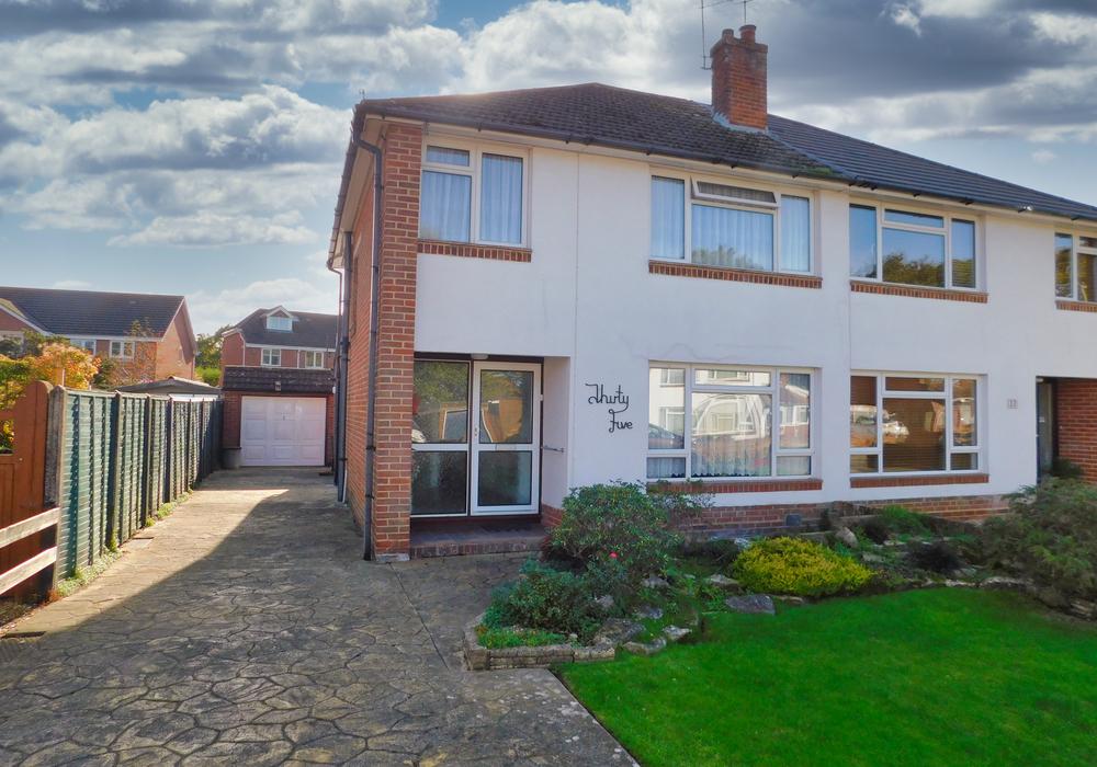 Brackley Way, Totton SO40 3 bed semidetached house for sale £375,000