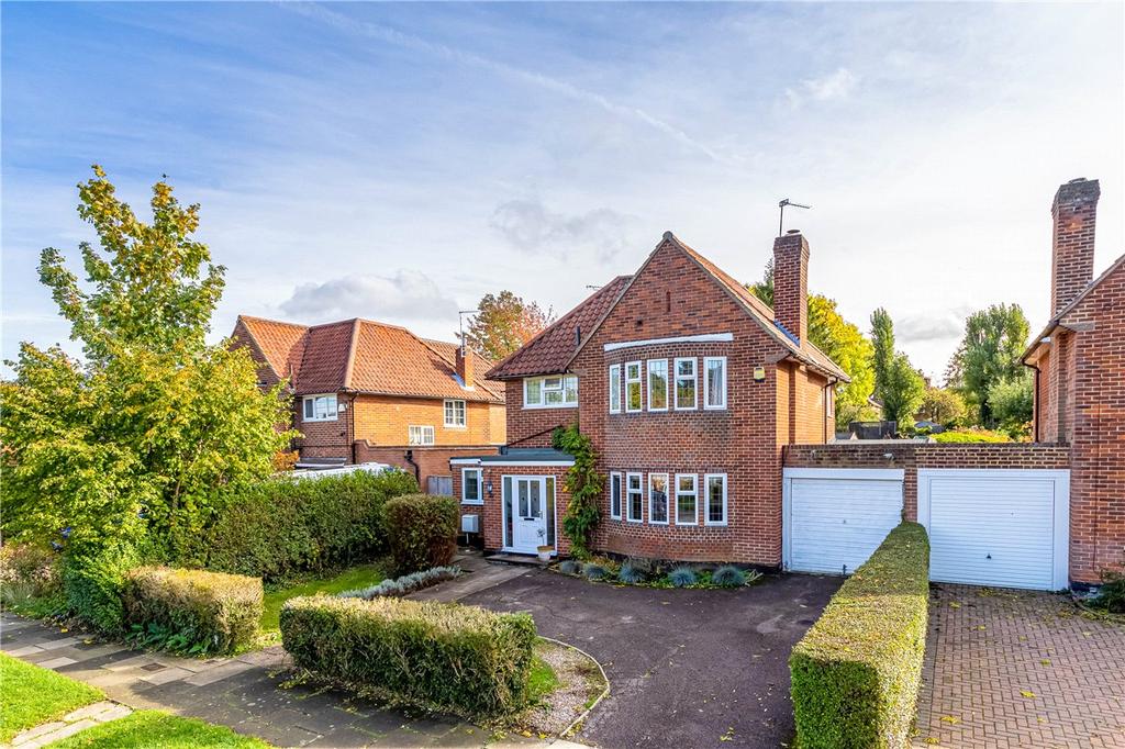 Attimore Road, Welwyn Garden City... 3 bed detached house £875,000