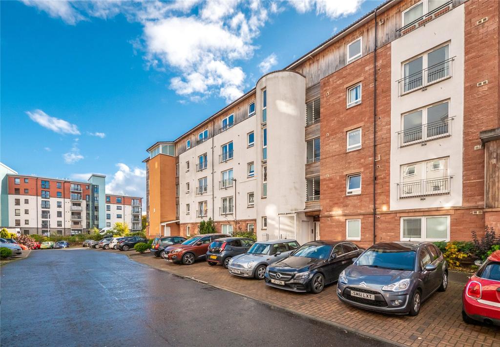 6/9 Albion Gardens, Edinburgh, EH7 2 bed flat £215,000