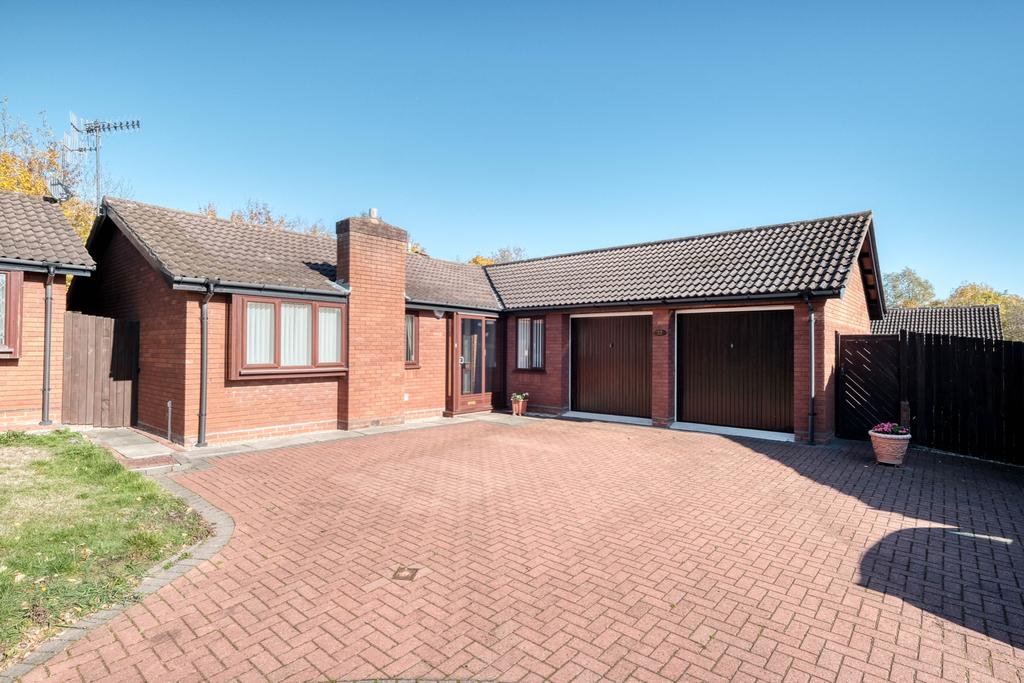 Eldersfield Close,Church Hill North,Redditch,B98 9NG 3 bed bungalow for