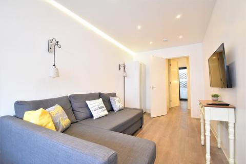 1 bedroom apartment to rent, Shirland Mews, London, W9