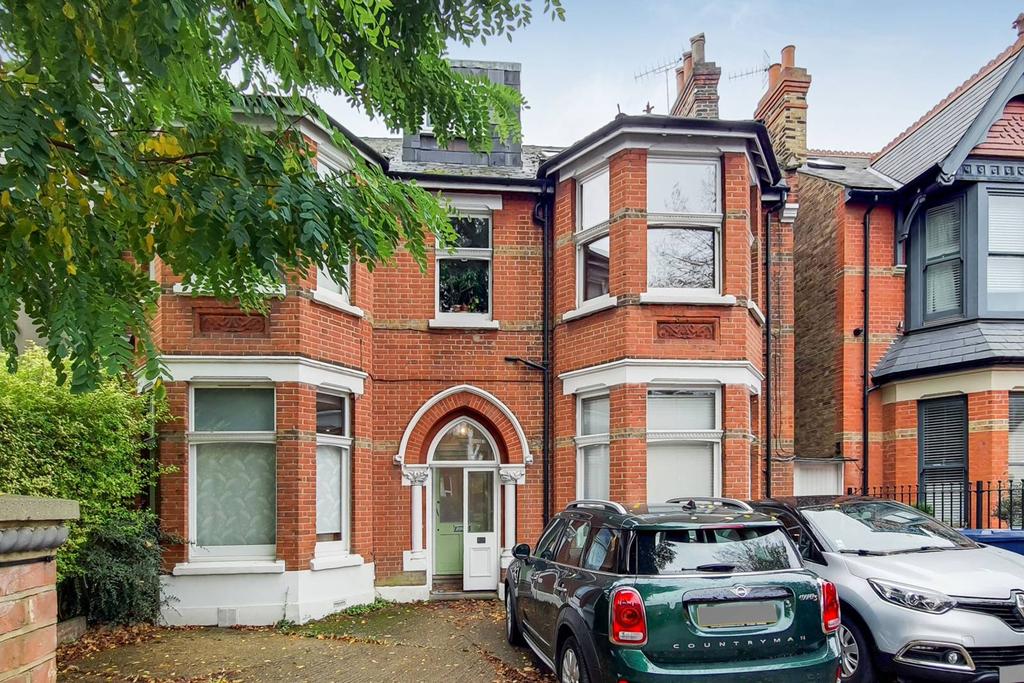Madeley Road, Ealing Broadway... 2 bed flat £2,200 pcm (£508 pw)