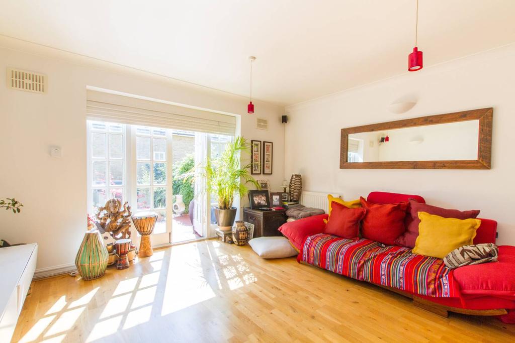 Hampton Close, Friern London... 2 bed house £2,100 pcm (£485 pw)