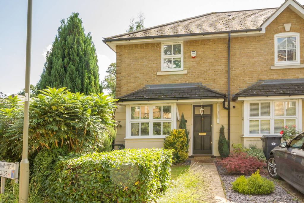 Hampton Close, Friern London... 2 bed house £2,100 pcm (£485 pw)