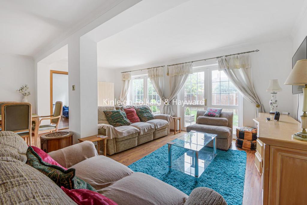 Kingsgate Avenue, Finchley 4 bed semidetached house £1,250,000