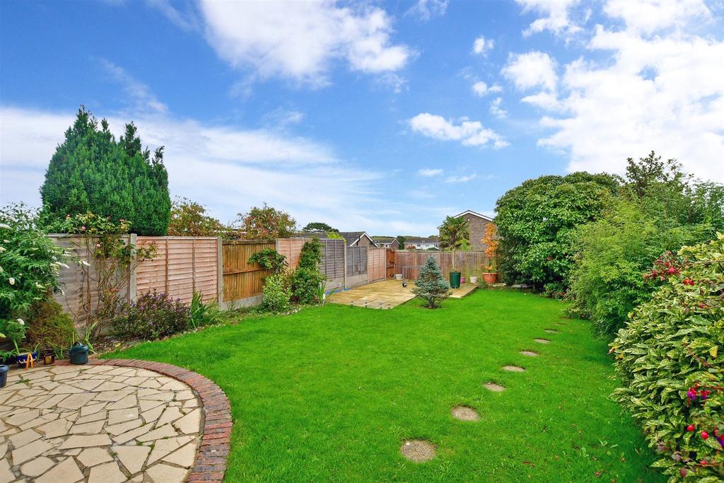 Newlands, Whitfield, Dover, Kent 3 bed semidetached house £360,000