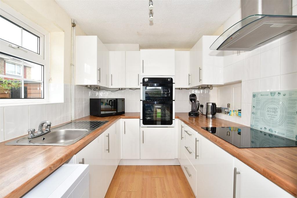 Newlands, Whitfield, Dover, Kent 3 bed semidetached house £360,000