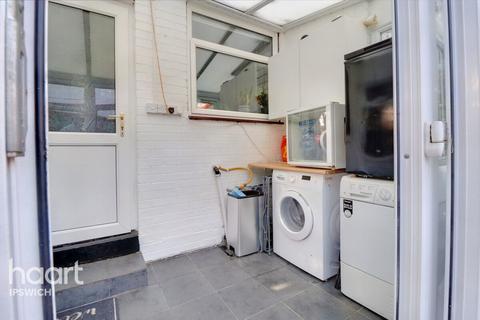 34 Thackeray Road, Ipswich, IP1 6JA
